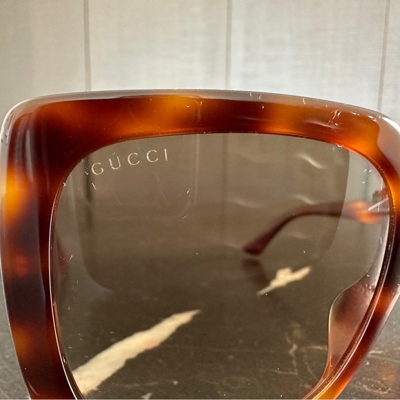 GUCCI TORTOISESHELL SUNGLASSES - Picture 3 of 7